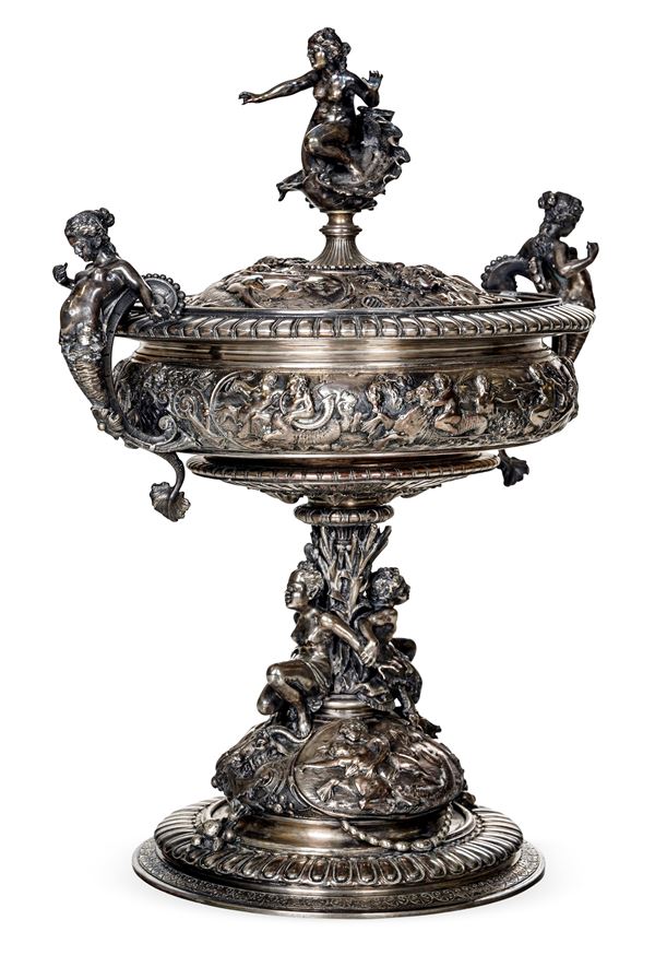 Importante coppa allegorica raffigurante la nascita di Venere. Maestro orafo Luigi Gagliardi, Roma, ultimo quarto del XIX secolo