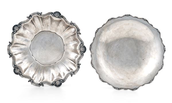 Due piatti. Argenteria italiana del XX secolo, uno con marchio dell'argentiere Miracoli, Milano