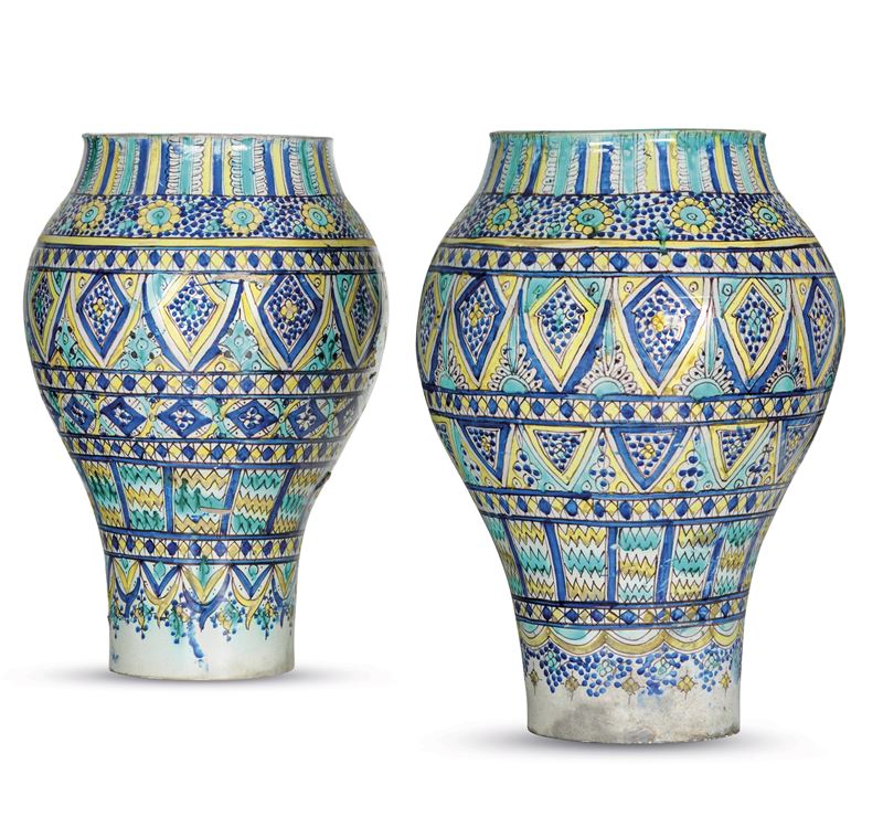 Coppia di vasi Probabilmente Nord Africa, XX secolo   - Auction Six Centuries of Arts and Furnitures - III - Cambi Casa d'Aste