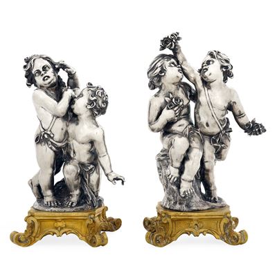 Coppia di Composizioni Scultoree Raffiguranti Putti che Giocano. Argenteria Artistica Italiana de...