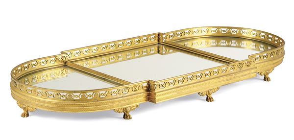 Surtout de table in bronzo dorato e fondo a specchio. XIX-XX secolo