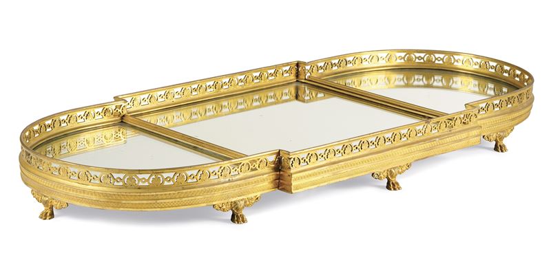 Surtout de table in bronzo dorato e fondo a specchio. XIX-XX secolo  - Auction Six Centuries of Arts and Furnitures - III - Cambi Casa d'Aste