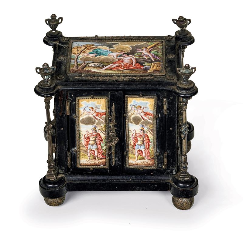 Piccolo monetiere in legno ebanizzato, metallo dorato e smalti policromi. Vienna, XIX secolo  - Auction Six Centuries of Arts and Furnitures - III - Cambi Casa d'Aste