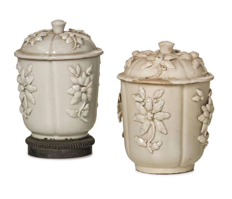 Coppia di vasetti con coperchio Parigi, Manifattura Samson, XIX-XX secolo   - Auction Six Centuries of Arts and Furnitures - III - Cambi Casa d'Aste