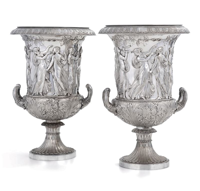 Coppia di vasi a cratere di gusto classico in metallo argentato decorato con figure di baccanti. XIX-XX secolo  - Auction Six Centuries of Arts and Furnitures - III - Cambi Casa d'Aste