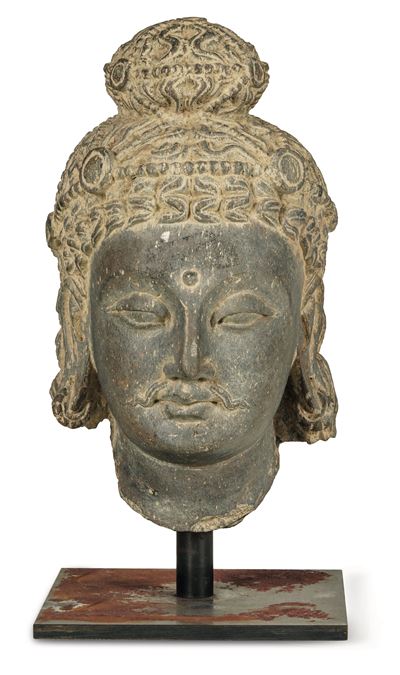 Testa di Divinità Scolpita in Pietra, Gandhara, II Secolo