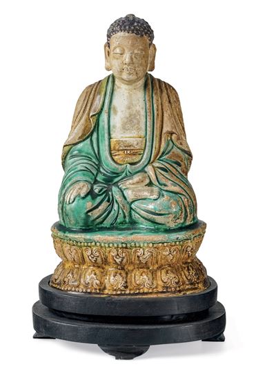 Figura in Terracotta Sancai Raffigurante Monaco in Preghiera Seduto su Doppio Fiore di Loto, Cina...