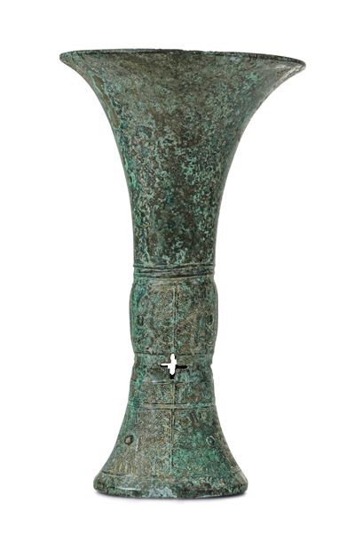 Vaso a Tromba in Bronzo Inciso con Decori Geometrici, Cina, Probabilmente Dinastia Shang