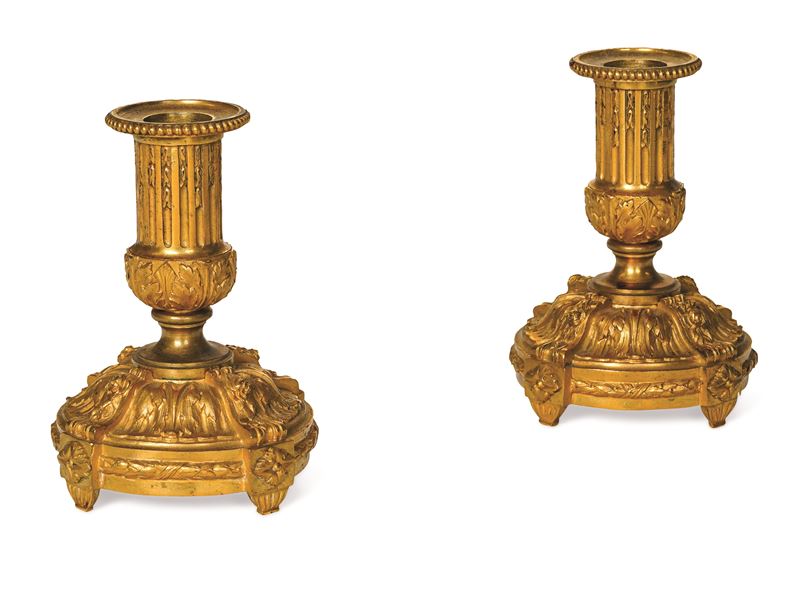 Coppia di piccoli candelieri in bronzo fuso e dorato. Francia, XIX secolo  - Auction Six Centuries of Arts and Furnitures - III - Cambi Casa d'Aste