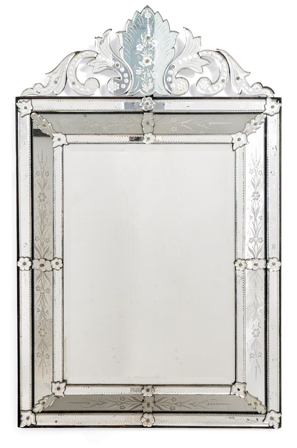 Specchiera in vetro di Murano. XIX-XX secolo