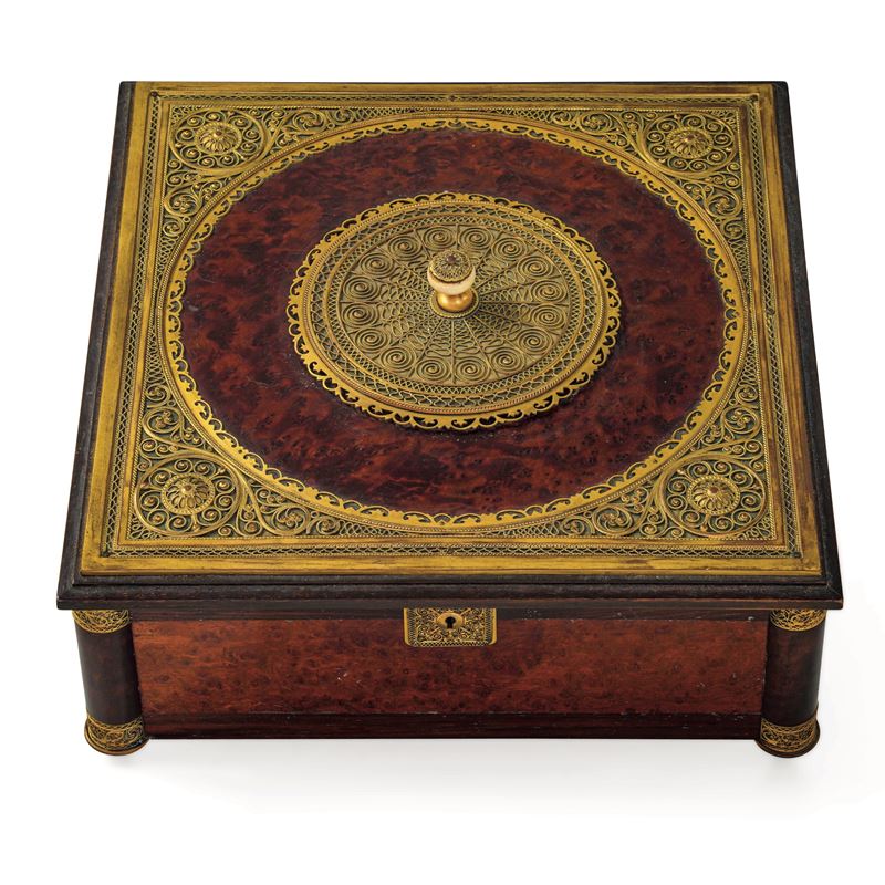 Scatola in radica, bronzo dorato, traforato e cesellato. XIX-XX secolo  - Asta Sei Secoli di Arti e Arredi - III - Cambi Casa d'Aste
