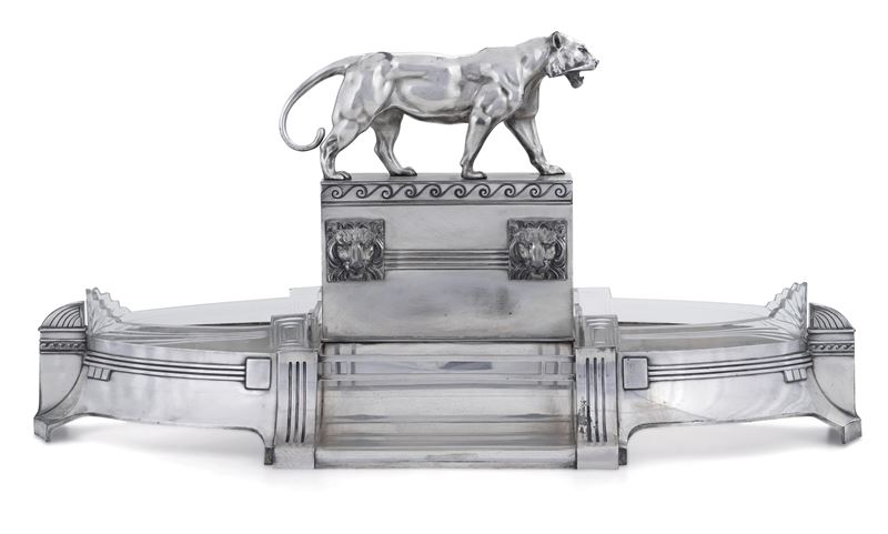 Centrotavola in metallo argentato e vetro. WMF, Germania, circa 1930  - Asta Sei Secoli di Arti e Arredi - III - Cambi Casa d'Aste