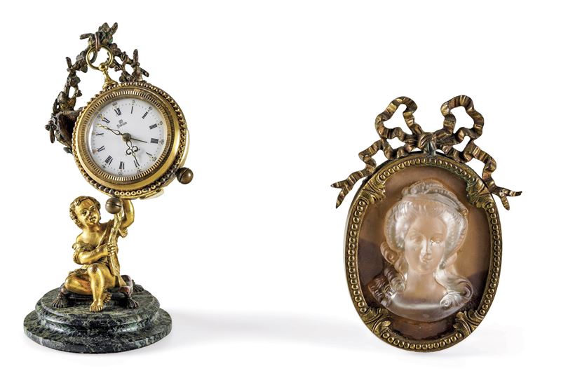 Portaorologio in bronzo dorato e rilievo in vetro. XX secolo  - Auction Six Centuries of Arts and Furnitures - III - Cambi Casa d'Aste