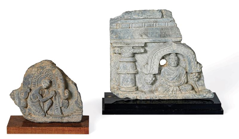 Lotto composto di due rilievi scolpiti in pietra raffiguranti soggetto in preghiera e Buddha Amitayus entro tempio, Gandhara, IV secolo  - Asta Sei Secoli di Arti e Arredi - III - Cambi Casa d'Aste