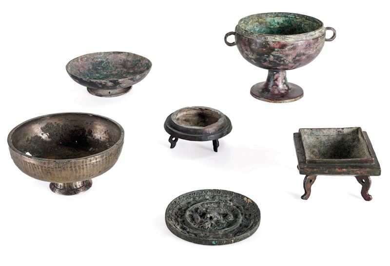 Lotto composto di 6 ciotole stile arcaico in bronzo, Cina, probabilmente Dinastia Han (206 a.C - 220 d.C)  - Asta Sei Secoli di Arti e Arredi - III - Cambi Casa d'Aste