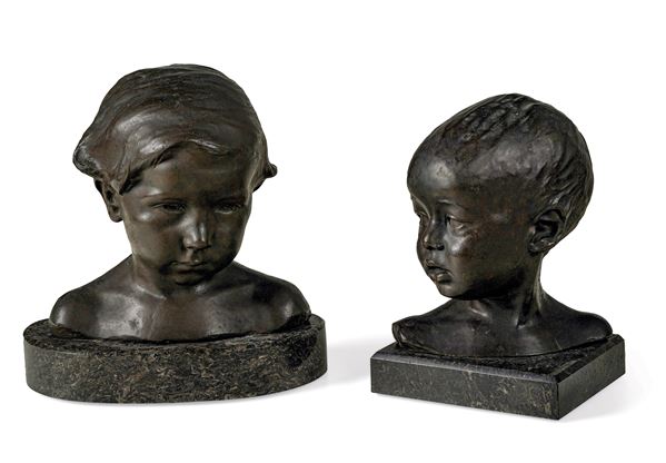 Due busti di fanciulli in bronzo. Fonditore del XX secolo