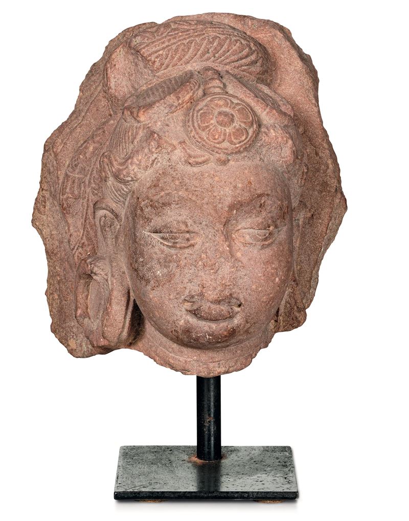 Testa scolpita in pietra raffigurante Maitreya, Gandhara, II secolo  - Asta Sei Secoli di Arti e Arredi - III - Cambi Casa d'Aste