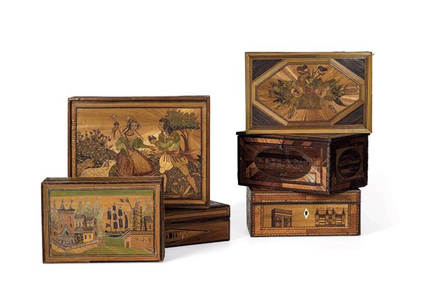 Sei scatole in legno rivestite in paglia colorata. Italia, XIX secolo