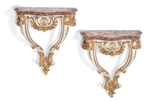 Coppia di mensole a goccia. XIX secolo