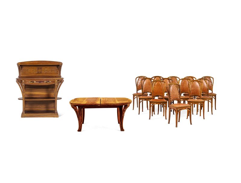Louis Majorelle : Francia 1900 ca Sala da pranzo "Chicorée" formata da tavolo, credenza e dodici sedie  - Asta Arti Decorative del XX secolo - I - Cambi Casa d'Aste