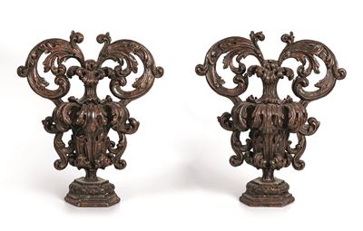 Due Pinnacoli in Legno Intagliato. XVIII-XIX Secolo