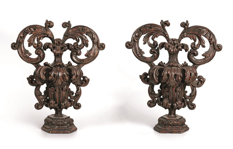 Due pinnacoli in legno intagliato. XVIII-XIX secolo  - Asta Sei Secoli di Arti e Arredi - III - Cambi Casa d'Aste