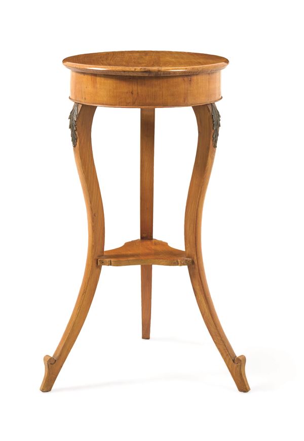 Piccolo gueridon. XIX secolo