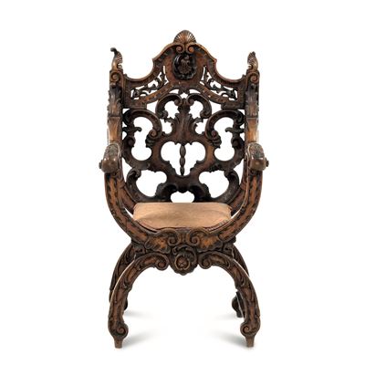 Poltrona in Legno Intagliato. XIX Secolo