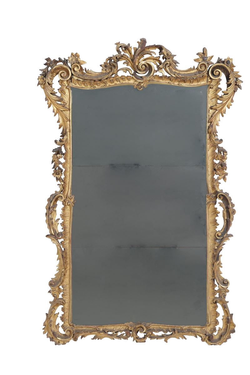 Specchiera in legno intagliato, traforato e dorato. XX secolo  - Asta Sei Secoli di Arti e Arredi - III - Cambi Casa d'Aste