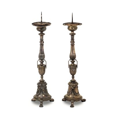 Coppia di Candelieri in Metallo Argentato. XVIII-XIX Secolo