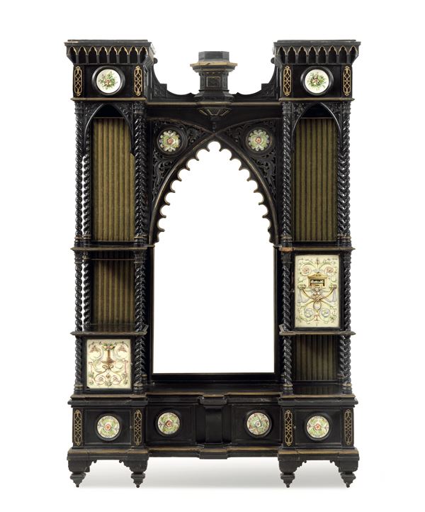 Etagere neogotico in legno ebanizzato. XIX-XX secolo