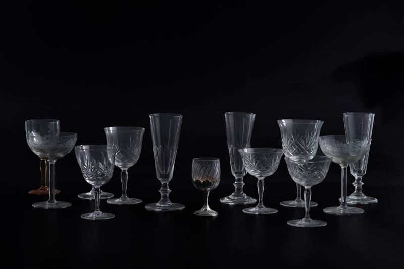 Miscellanea di tredici bicchieri in vetro e cristallo molato. XX secolo  - Asta Antiquariato - Cambi Casa d'Aste
