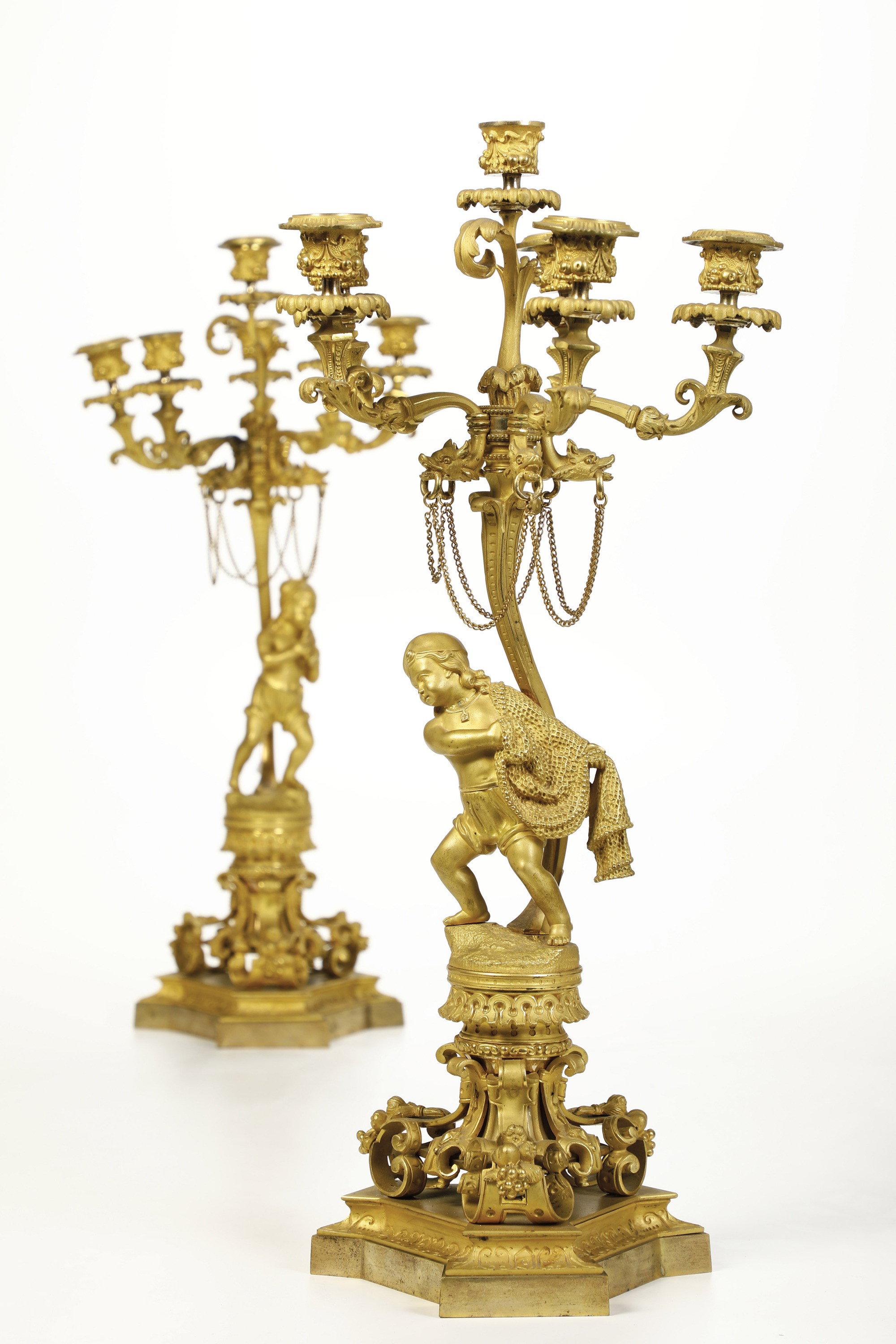 Coppia di Candelabri a Sei Luci in Bronzo Fuso e Dorato. XIX Secolo