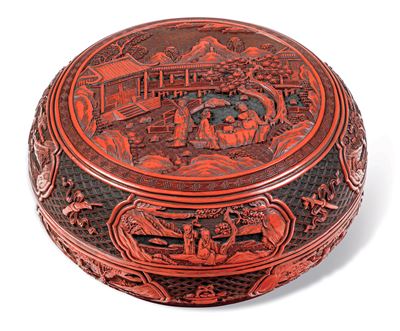 Scatola in Legno Laccato Rosso Raffigurante Scena di Corte, Cina, Dinastia Qing, XIX Secolo
