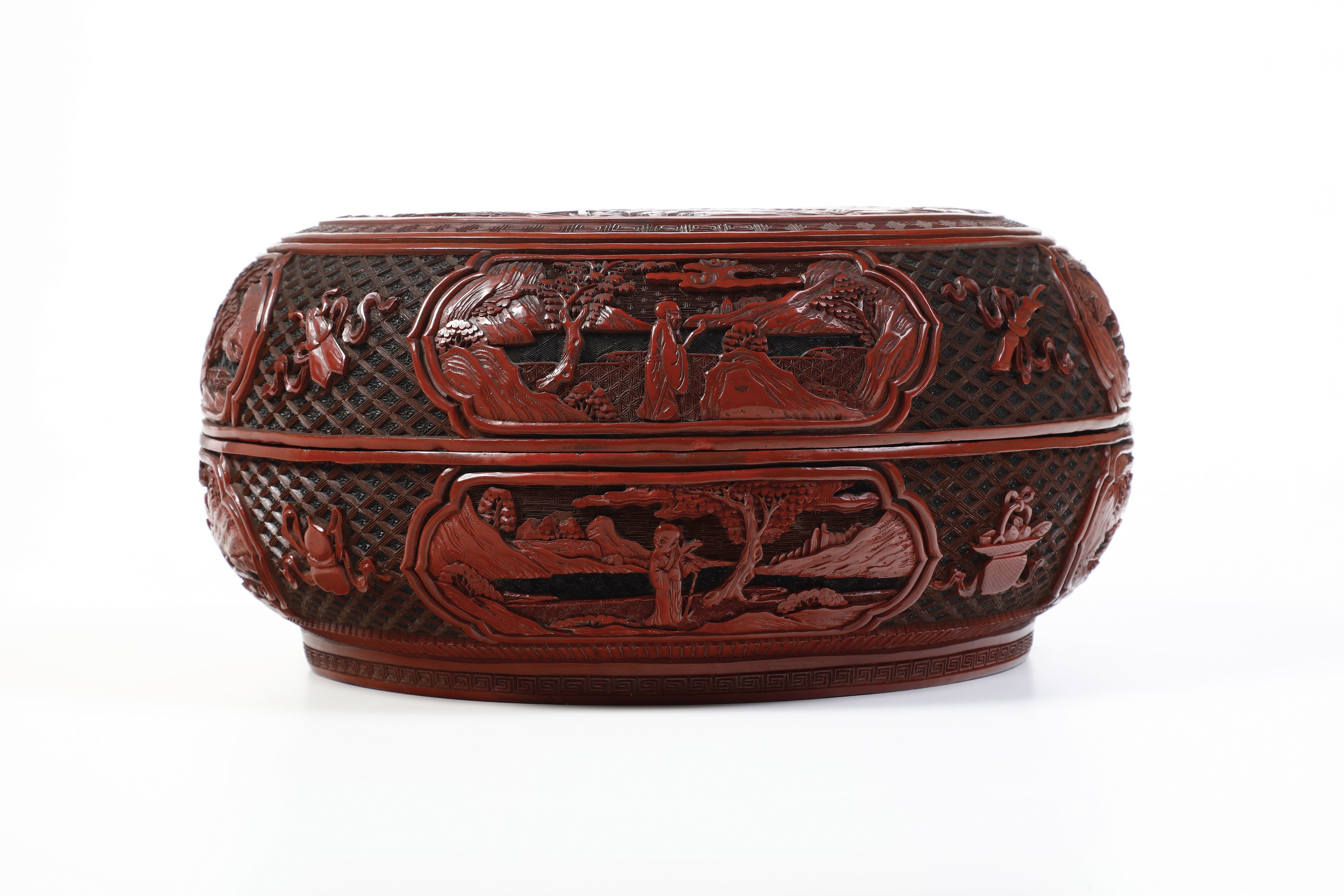 Scatola in Legno Laccato Rosso Raffigurante Scena di Corte, Cina, Dinastia Qing, XIX Secolo