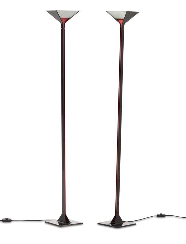 Due lampade da terra.