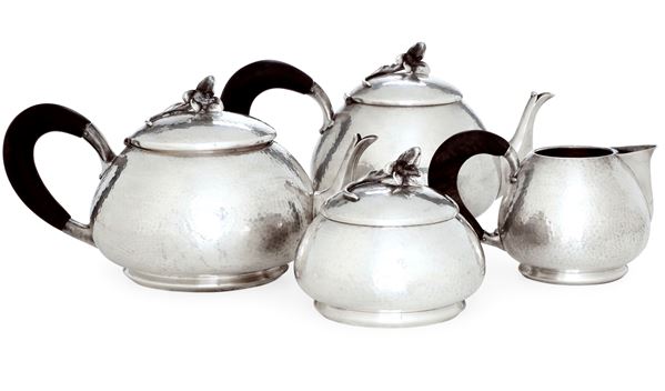 Servizio da tè e caffè. Argenteria italiana del XX secolo, marchio con fascio littorio in uso dal 1935 al 1945, argentiere Cesa, Alessandria