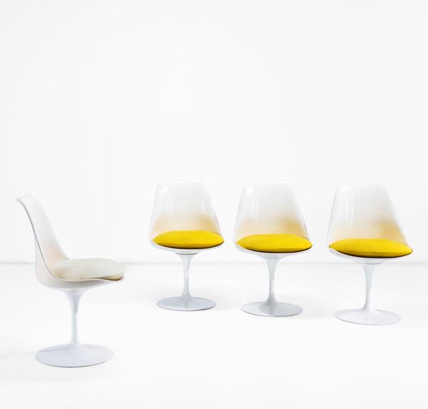 Quattro sedie della serie Tulip
