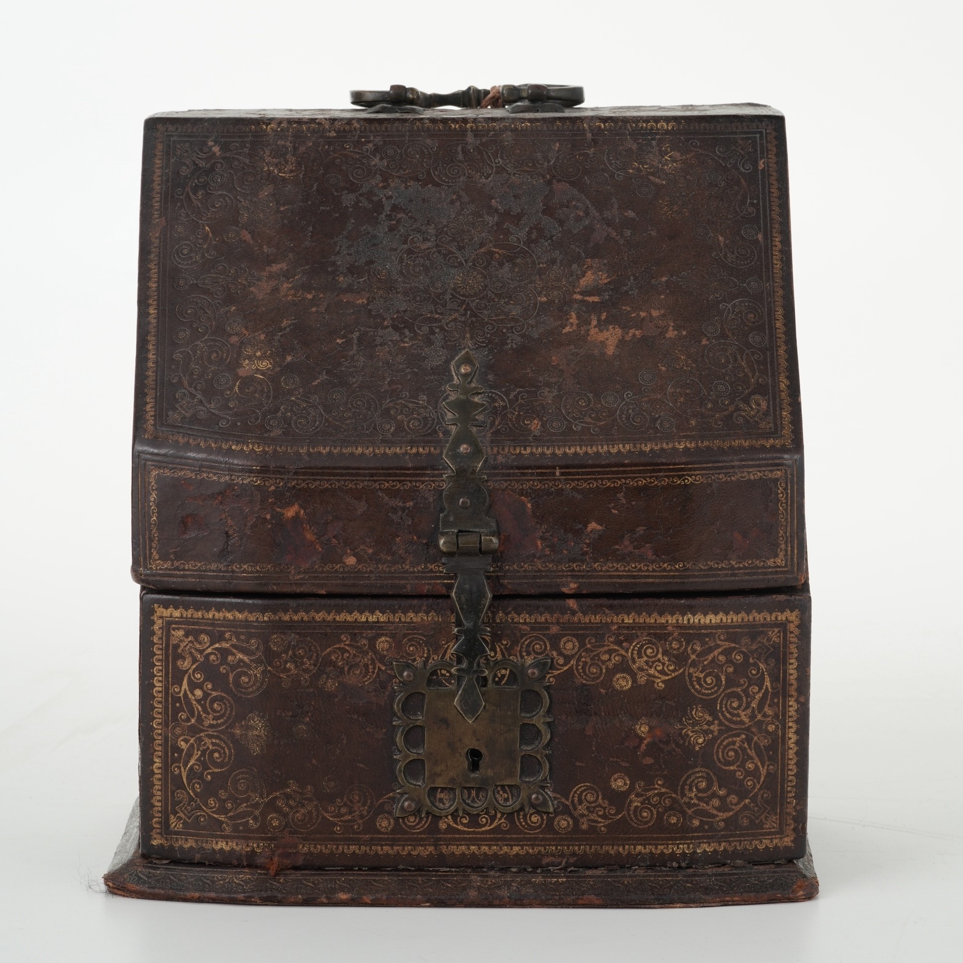 Portadocumenti in Cuoio Decorato in Oro. XVIII-XIX Secolo