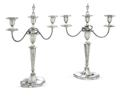 Coppia di Candelabri a Tre Luci. Argenteria Italiana del XX Secolo, Argentiere Pampaloni, Firenze