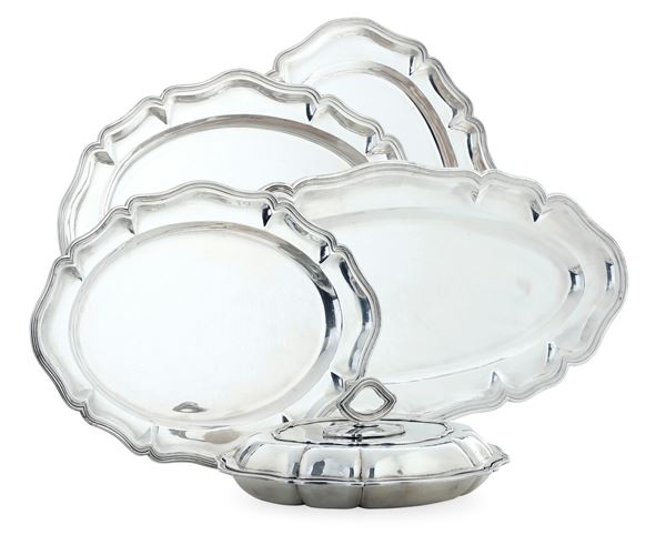 Insieme di quattro vassoi e legumiera. Argenteria italiana del XX secolo, argentiere Pampaloni, Firenze