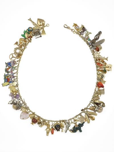 Girocollo in oro 18 carati (750/1000) con charms in oro giallo 750/1000 e oro 14 carati