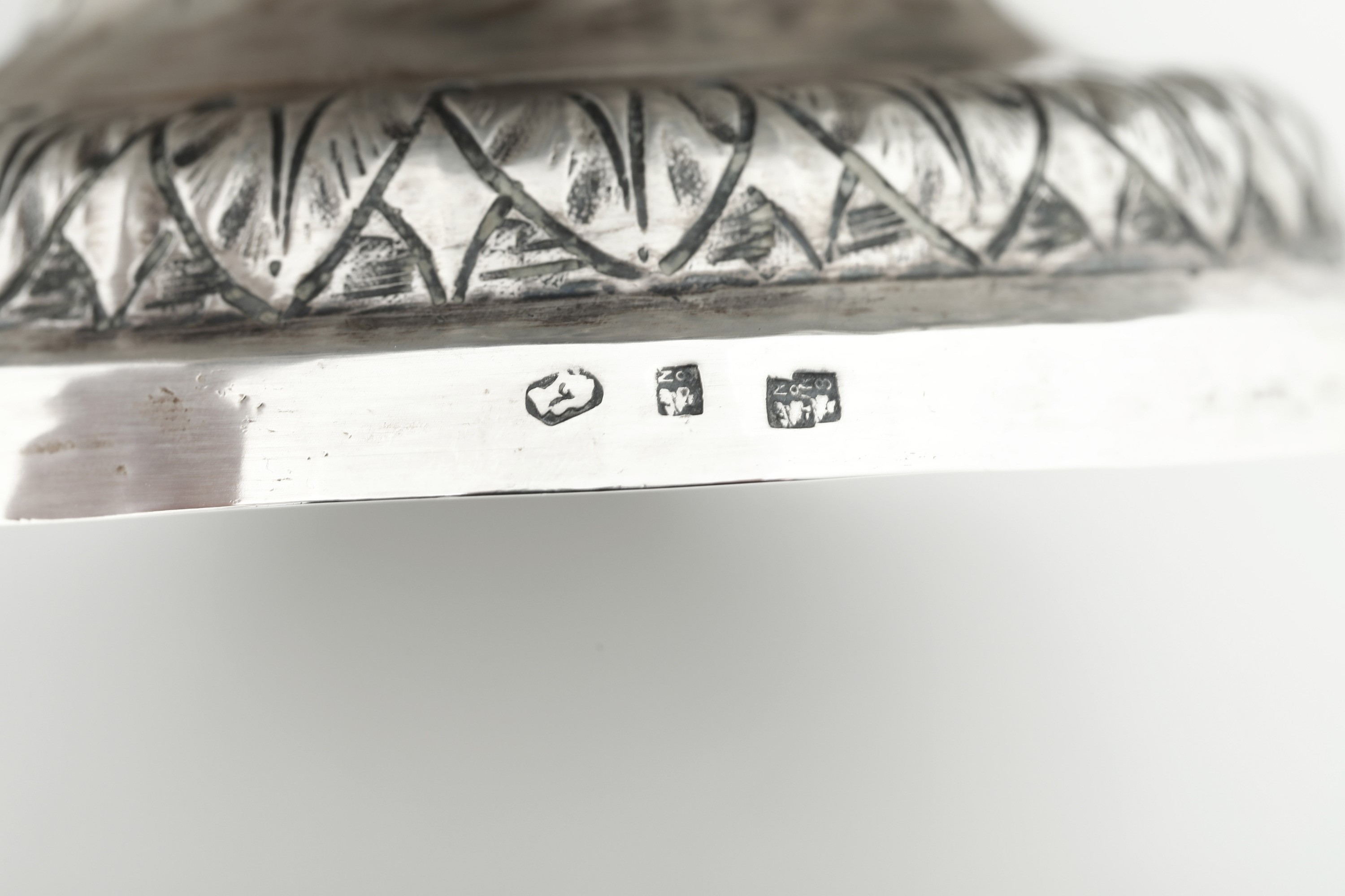 Argenteria italiana del XX secolo, Coppia di rinfrescatoi in argento fuso e sagomato con marchi a...