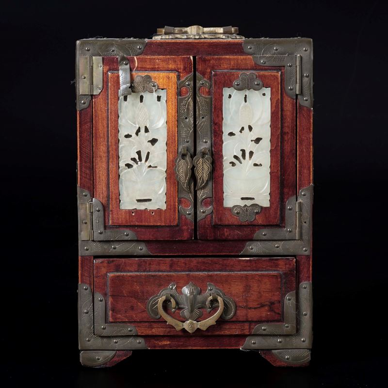 Scrigno in legno con placche in giada  - Auction Antiques - Cambi Casa d'Aste