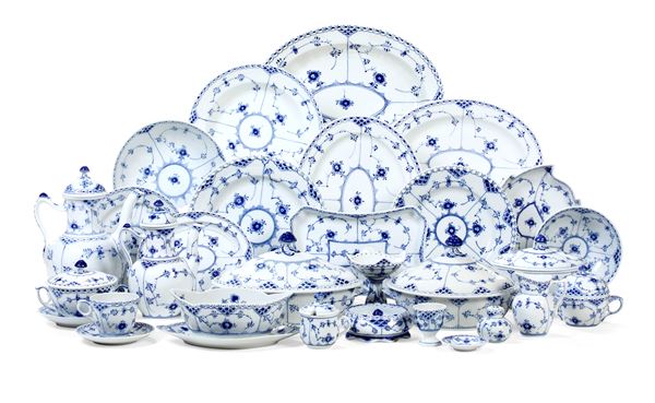 Servizio da tavola “Blue Fluted” Danimarca, Manifattura Royal Copenaghen, XX secolo 