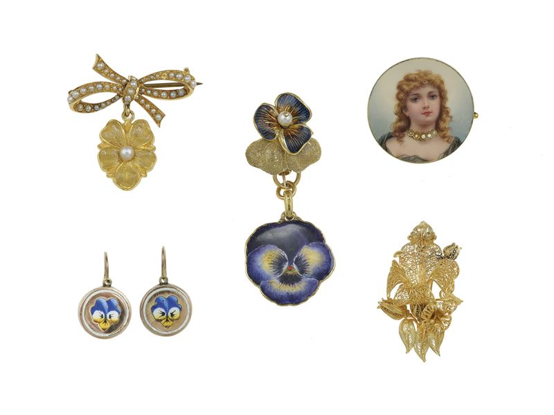 Group of enamel, pearl, gold and low-karat gold jewels  - Auction Fine Jewels - Cambi Casa d'Aste