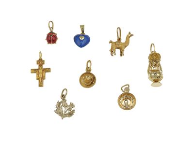 Lotto di charms, oro giallo 750/1000 (18 kt), oro 14 kt e lega metallica dorata
