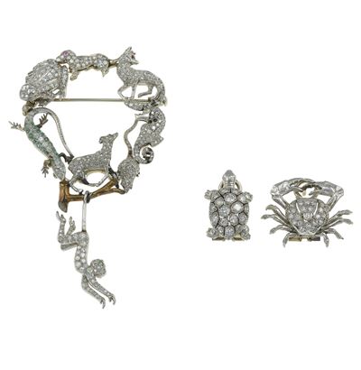 Demi-parure Composta da Spilla e Orecchini a Soggetto Animalier con Diamanti, Smeraldi e Rubini