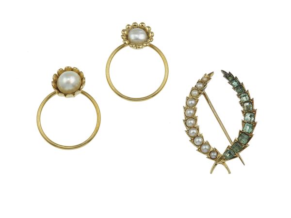 Two gold and pearl rings and low-karat gold, emeral and pearl brooch