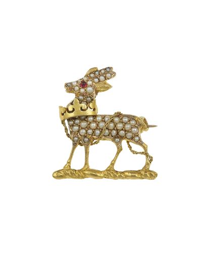 Spilla “Cervo con corona”, oro giallo 750/1000 con piccole perle